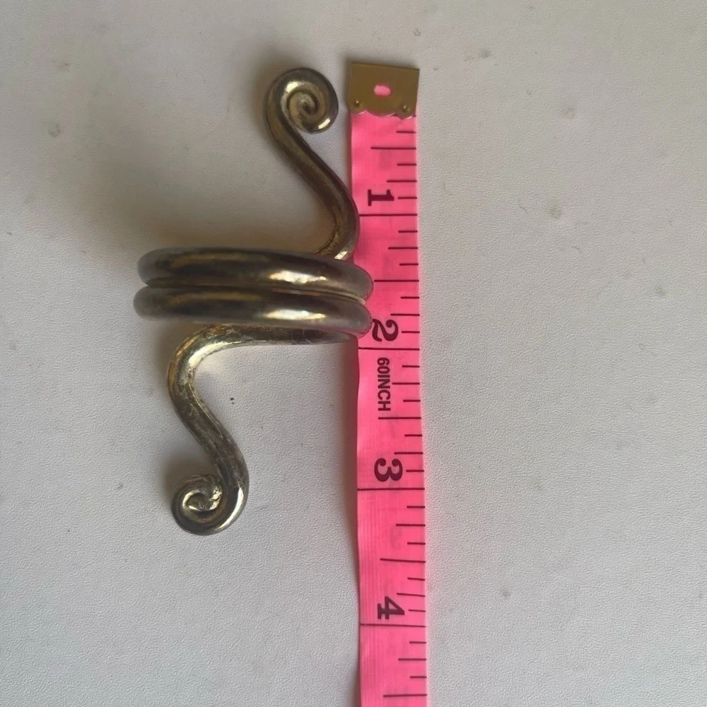 Set of 10 silver plated napkin rings.